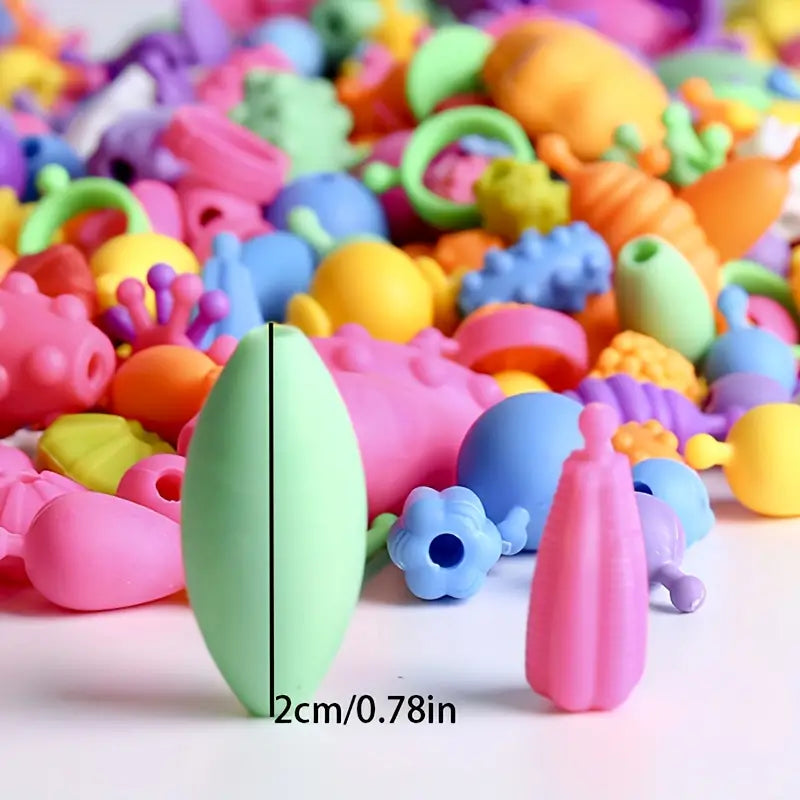 Pop - helmisetti lapsille | Värikäs DIY - korusetti luovaan leikkiin ja hienomotoriikan kehittämiseen