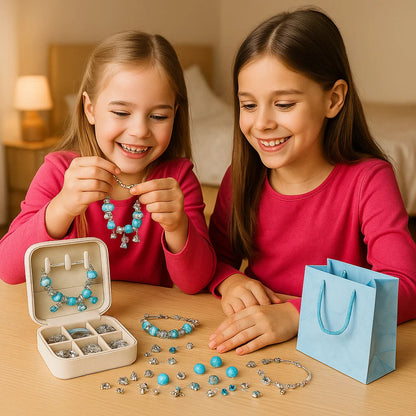 DIY - pakkaus charmirannekkeiden tekemiseen | Helmikorusetti riipuksella lahjapakkauksessa tytöille