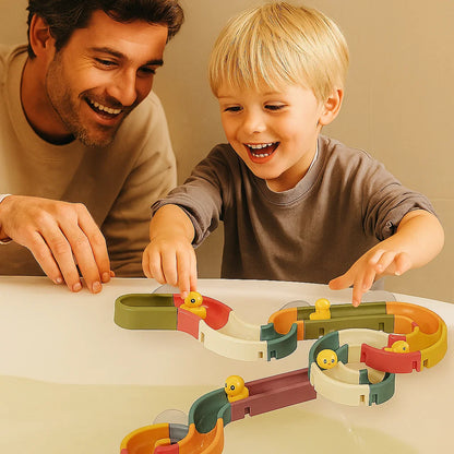 Vesiliukumäki kylpylelu pikkulapsille | DIY - rata imukupeilla ja rullaavilla päillä hauskoihin leikkeihin kylvyssä