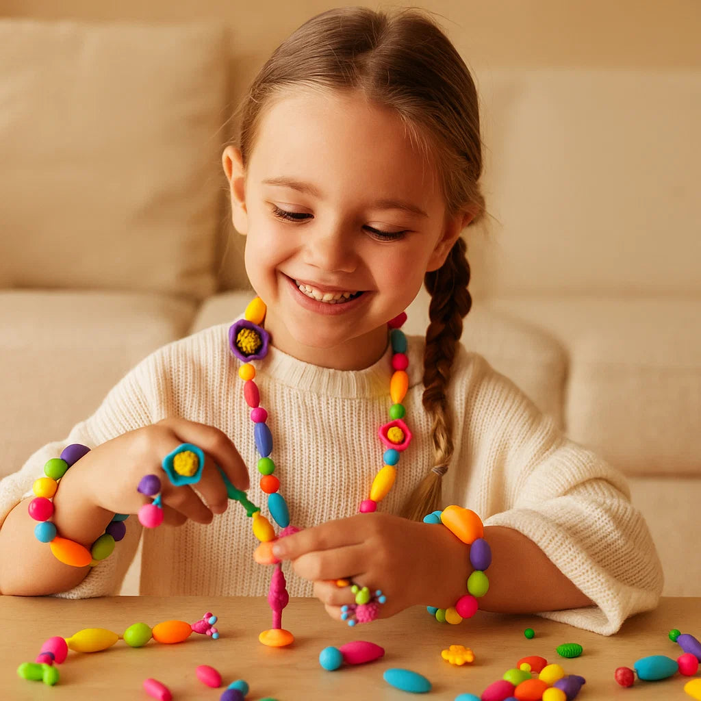 Pop - helmisetti lapsille | Värikäs DIY - korusetti luovaan leikkiin ja hienomotoriikan kehittämiseen